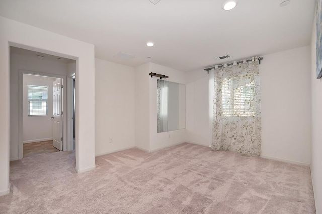 9 Captains Gate Pl, Sacramento, CA 95835