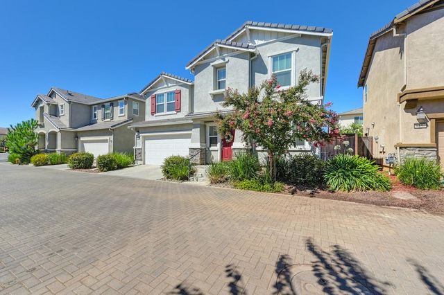9 Captains Gate Pl, Sacramento, CA 95835