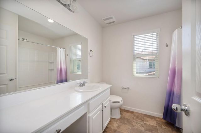 9 Captains Gate Pl, Sacramento, CA 95835