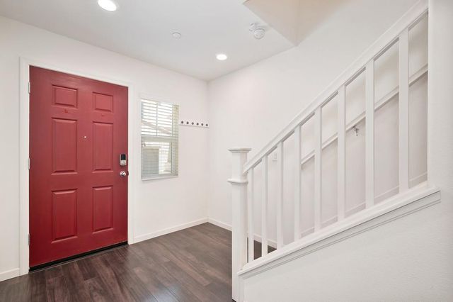 9 Captains Gate Pl, Sacramento, CA 95835