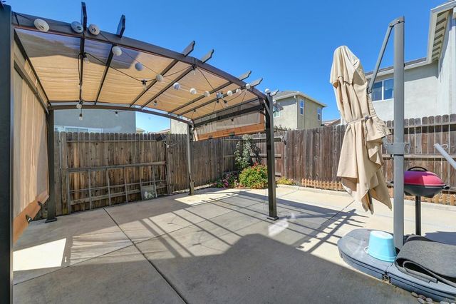 9 Captains Gate Pl, Sacramento, CA 95835