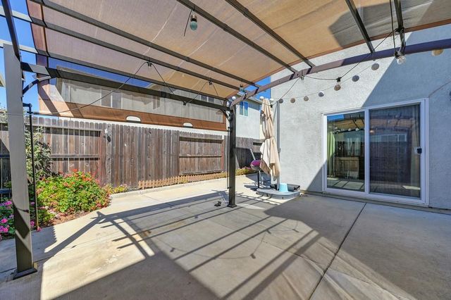 9 Captains Gate Pl, Sacramento, CA 95835