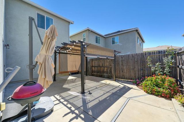 9 Captains Gate Pl, Sacramento, CA 95835