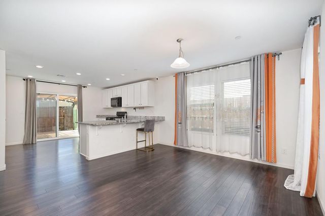 9 Captains Gate Pl, Sacramento, CA 95835