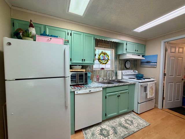 305 Sanddollar Dr., Surfside Beach, SC 29575