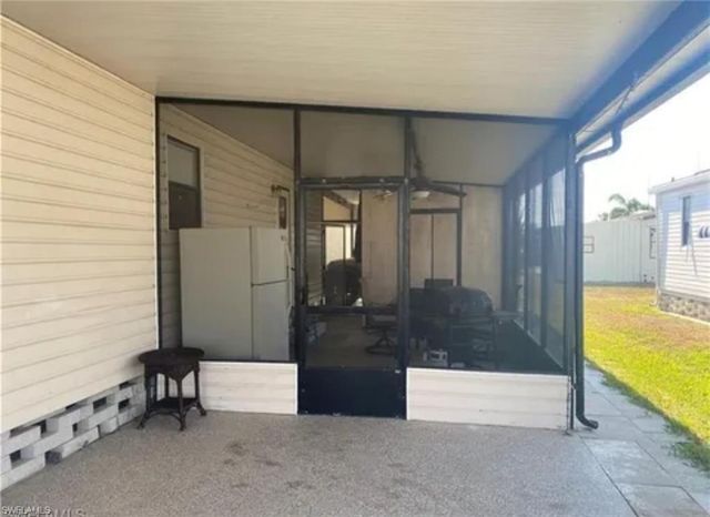 571 Sunrise LN, North Fort Myers, FL 33903