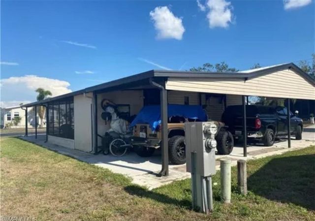 571 Sunrise LN, North Fort Myers, FL 33903