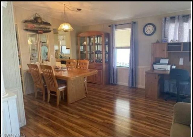 571 Sunrise LN, North Fort Myers, FL 33903