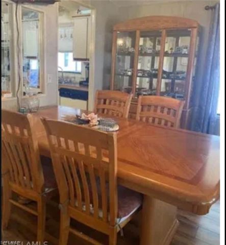 571 Sunrise LN, North Fort Myers, FL 33903