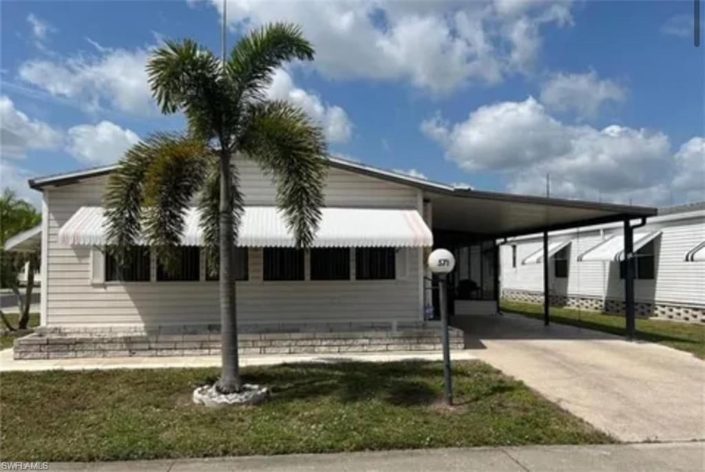 571 Sunrise LN, North Fort Myers, FL 33903