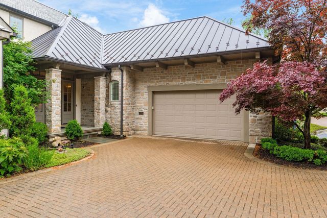 14 Lyonsgate Road, Bexley, OH 43209