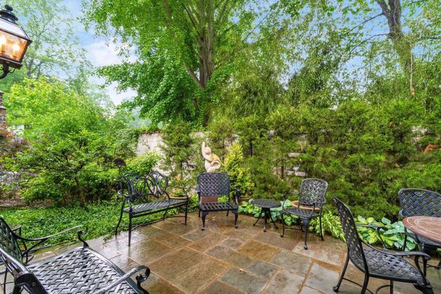 14 Lyonsgate Road, Bexley, OH 43209
