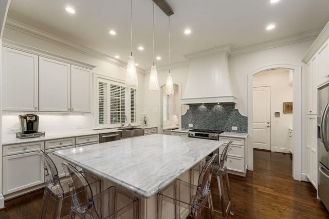 14 Lyonsgate Road, Bexley, OH 43209