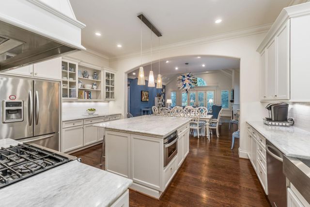 14 Lyonsgate Road, Bexley, OH 43209