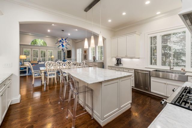 14 Lyonsgate Road, Bexley, OH 43209
