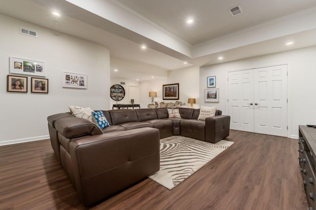 14 Lyonsgate Road, Bexley, OH 43209