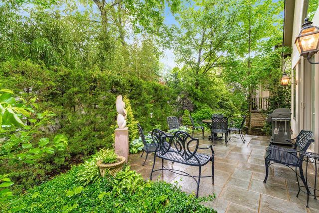 14 Lyonsgate Road, Bexley, OH 43209