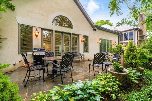 14 Lyonsgate Road, Bexley, OH 43209