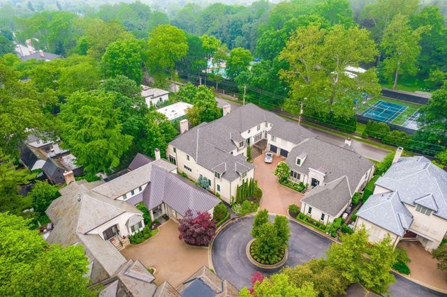 14 Lyonsgate Road, Bexley, OH 43209