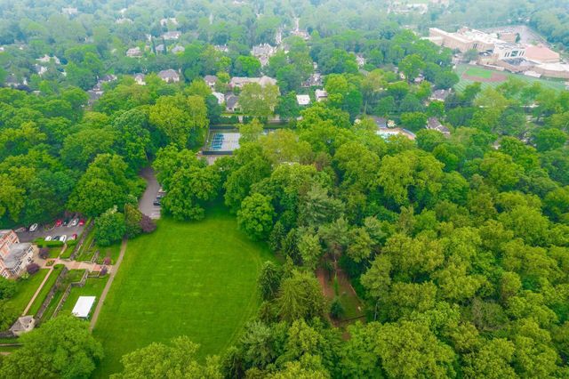 14 Lyonsgate Road, Bexley, OH 43209