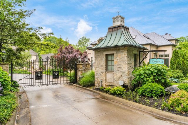 14 Lyonsgate Road, Bexley, OH 43209