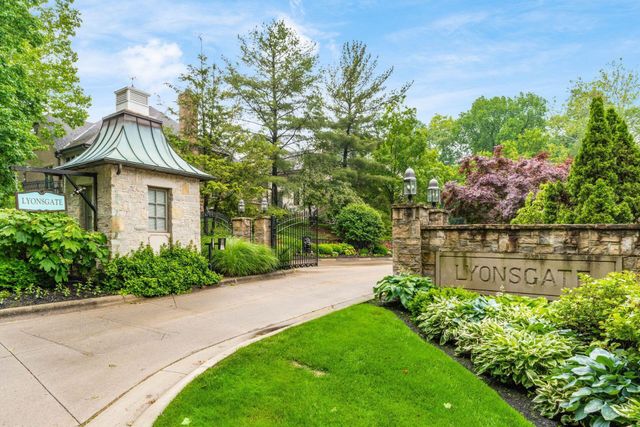 14 Lyonsgate Road, Bexley, OH 43209
