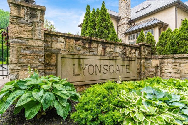 14 Lyonsgate Road, Bexley, OH 43209