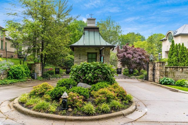 14 Lyonsgate Road, Bexley, OH 43209