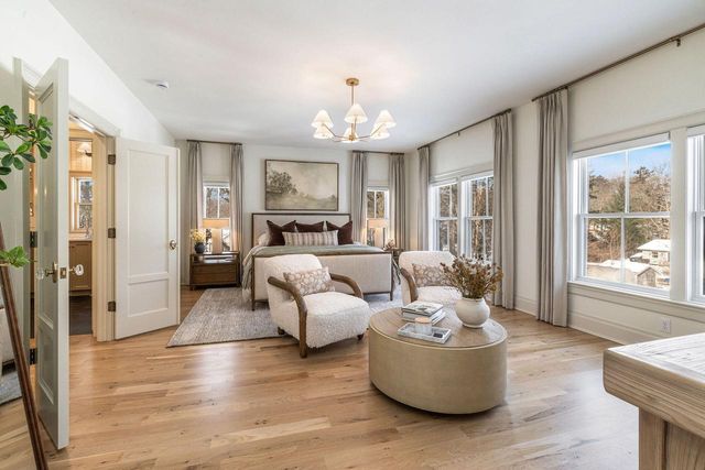 545 Wisconsin AVENUE, Delafield, WI 53018