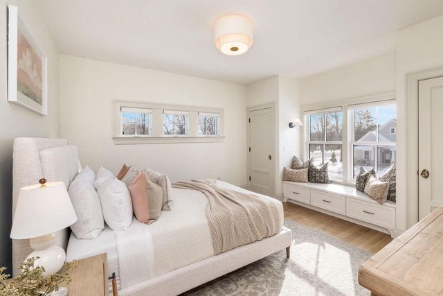 545 Wisconsin AVENUE, Delafield, WI 53018