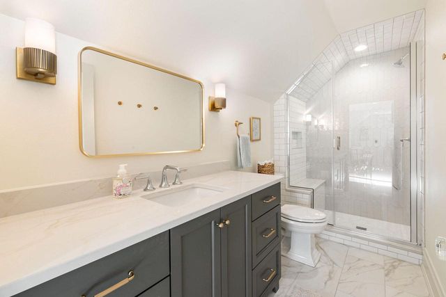 545 Wisconsin AVENUE, Delafield, WI 53018