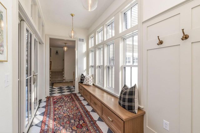 545 Wisconsin AVENUE, Delafield, WI 53018