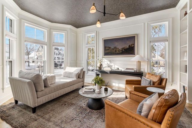 545 Wisconsin AVENUE, Delafield, WI 53018