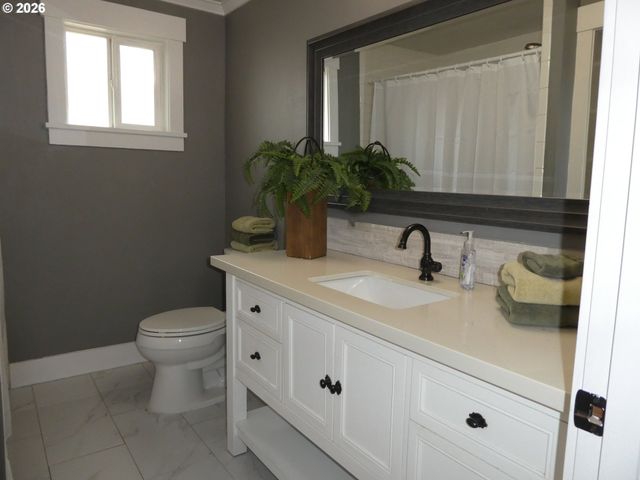 141 HOOD St, Oregon City, OR 97045