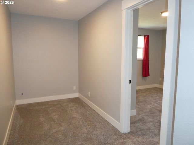 141 HOOD St, Oregon City, OR 97045