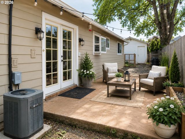 141 HOOD St, Oregon City, OR 97045