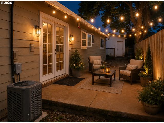141 HOOD St, Oregon City, OR 97045