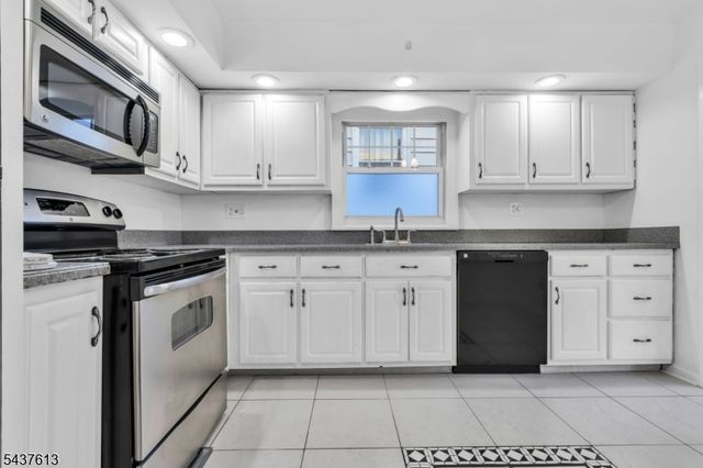 23 Colonial Dr, Bayonne City, NJ 07002