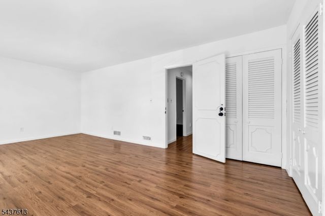 23 Colonial Dr, Bayonne City, NJ 07002