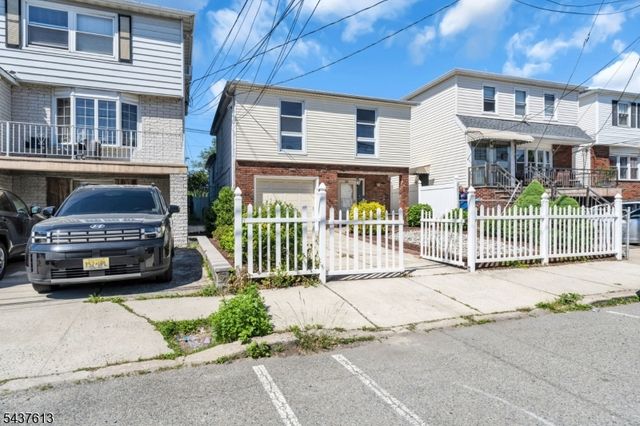 23 Colonial Dr, Bayonne City, NJ 07002
