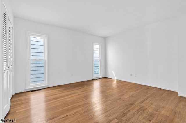 23 Colonial Dr, Bayonne City, NJ 07002
