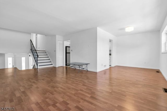 23 Colonial Dr, Bayonne City, NJ 07002