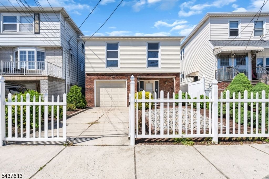 23 Colonial Dr, Bayonne City, NJ 07002