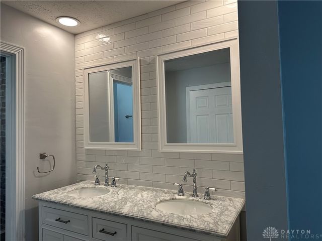 1204 Northbrook Lane, Troy, OH 45373