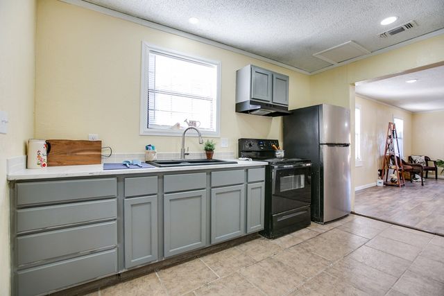 125 E 43rd St, San Angelo, TX 76903