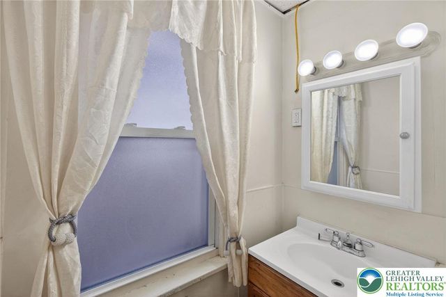 1917 Ferry Street 2, Wilson Boro, PA 18042