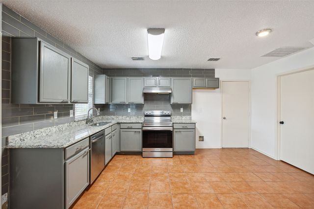 245 Queen Annes Drive, Burleson, TX 76028