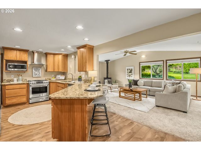 3870 RIDGEWOOD Way, West Linn, OR 97068