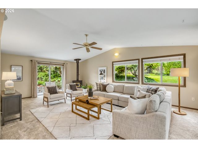 3870 RIDGEWOOD Way, West Linn, OR 97068
