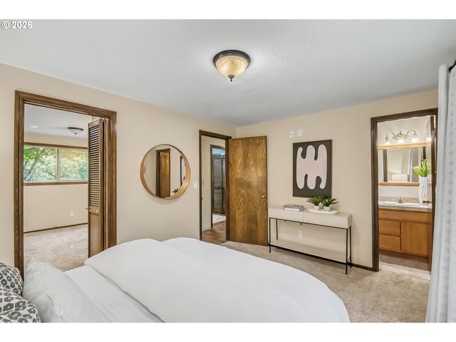 3870 RIDGEWOOD Way, West Linn, OR 97068